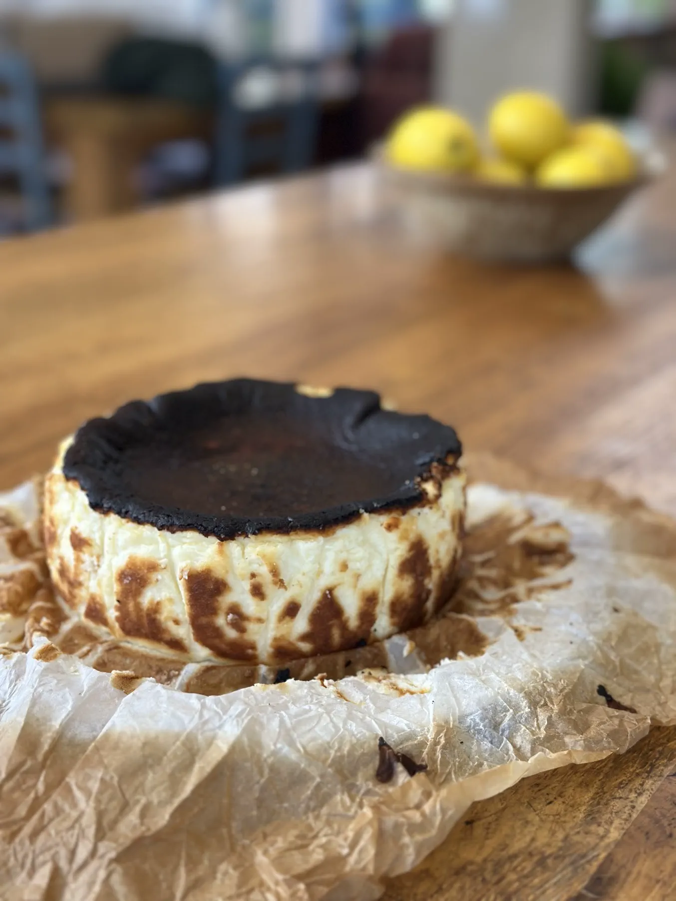 תמונה של עוגת גבינה באסקית